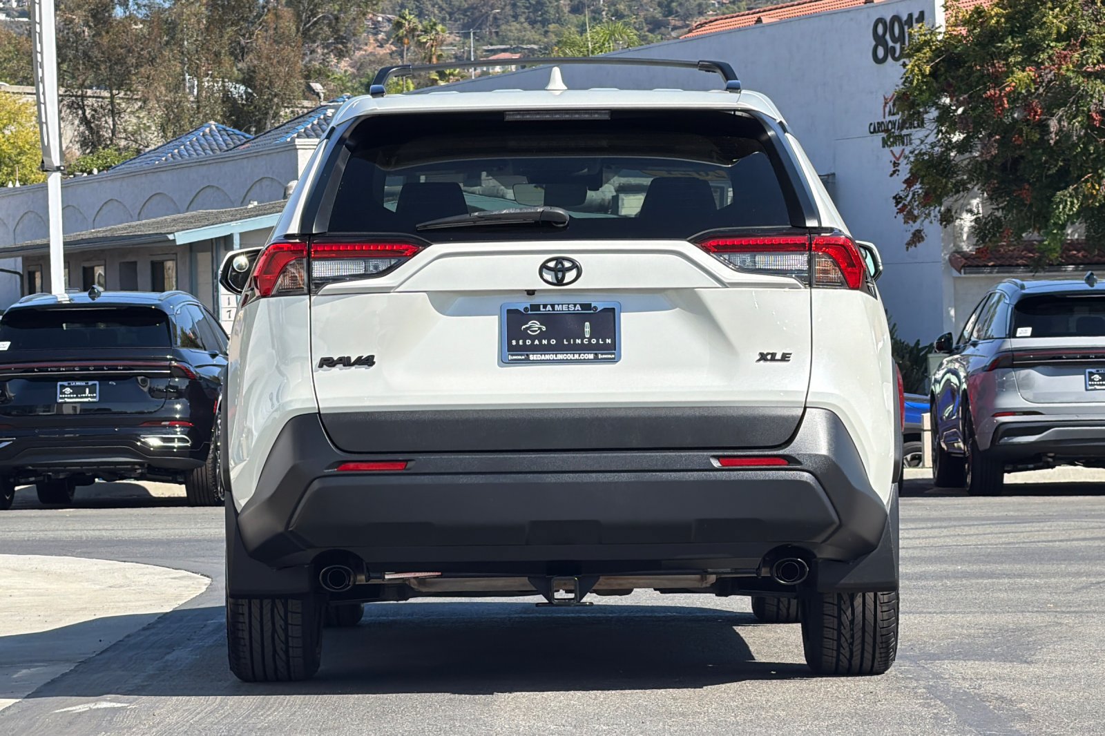 Used 2021 Toyota RAV4 XLE Premium FWD image 4