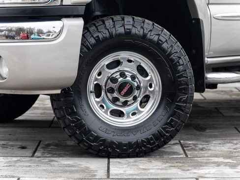 Used 2005 GMC Sierra 2500 SLT w/ Heavy-Duty Power Package image 6