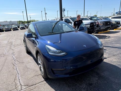 Used 2023 Tesla Model Y Long Range AWD/4WD image 2