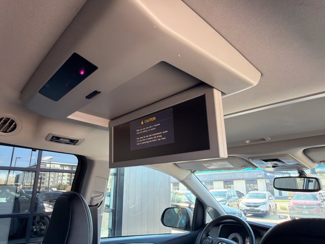 Used 2017 Toyota Sienna SE Premium FWD image 16