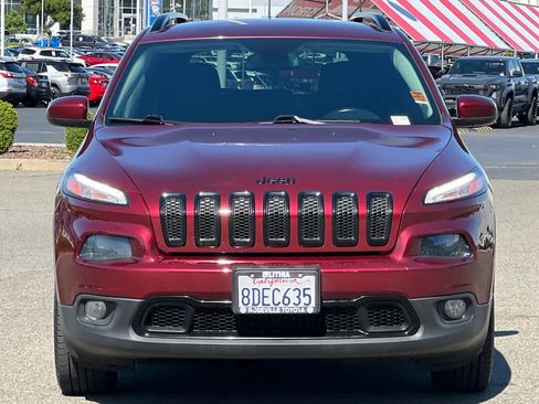 Used 2018 Jeep Cherokee Latitude w/ Altitude Package FWD image 10