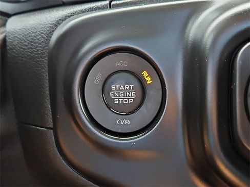 Used 2021 Jeep Gladiator Willys image 26