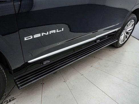 Used 2023 GMC Yukon Denali image 11
