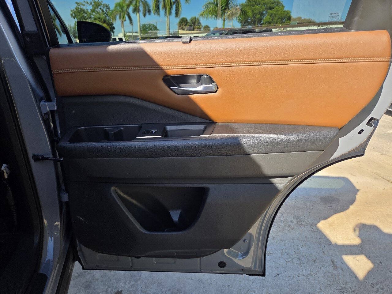 Used 2022 Nissan Pathfinder Platinum w/ Cargo Package FWD image 21