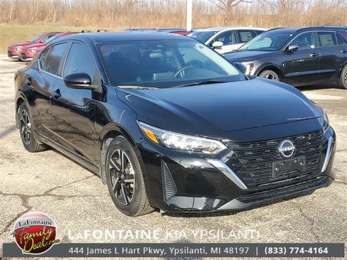 Used 2025 Nissan Sentra SV image 3