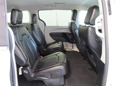 Used 2024 Chrysler Pacifica Touring-L FWD image 33