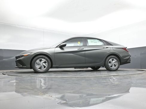 New 2026 Hyundai Elantra SE FWD image 10