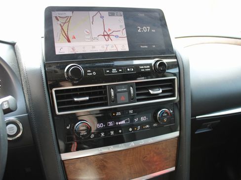 Used 2023 Nissan Armada SL w/ Captain's Chairs Package image 8