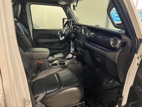 Used 2021 Jeep Wrangler Unlimited Sahara image 33
