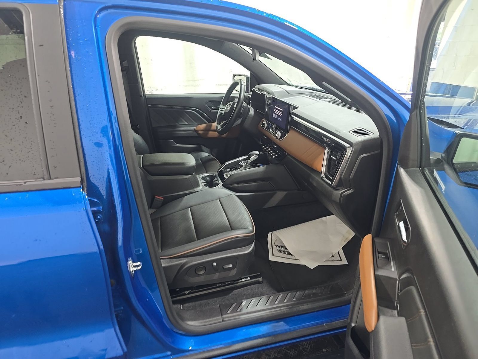 Used 2023 GMC Canyon AT4 w/ AT4 Premium Package AWD/4WD image 10