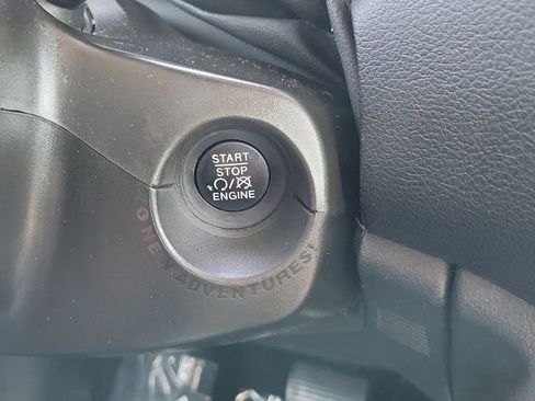 Used 2020 Jeep Renegade Limited image 24