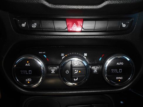 Used 2016 Jeep Renegade Limited AWD/4WD image 14