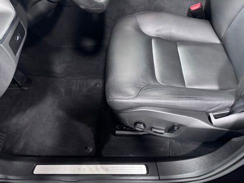 Certified 2025 Volvo XC60 B5 Core AWD/4WD image 11