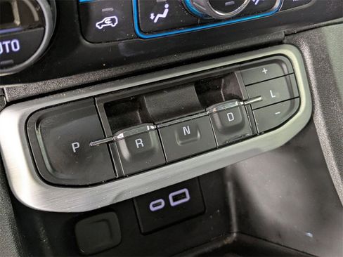 Used 2023 GMC Acadia SLE w/ Driver Convenience Package image 16