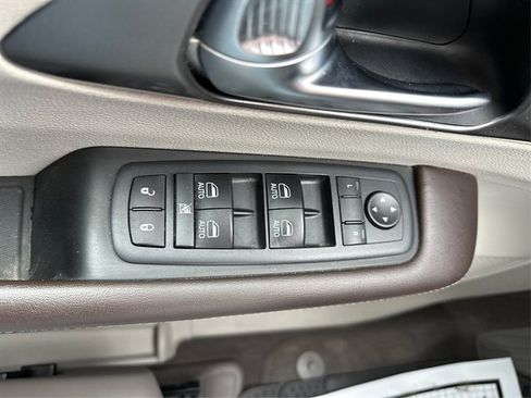 Used 2018 Chrysler Pacifica Touring-L Plus image 42