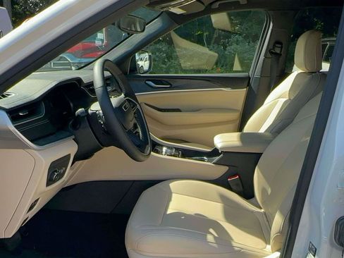 Used 2024 Jeep Grand Cherokee Limited AWD/4WD image 15