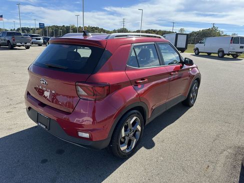 Used 2022 Hyundai Venue Limited image 7