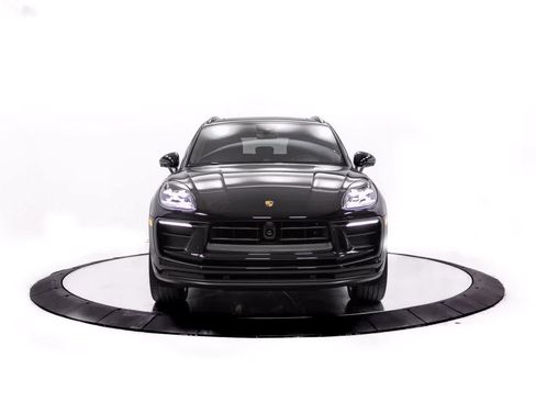 Certified 2026 Porsche Macan AWD/4WD image 10