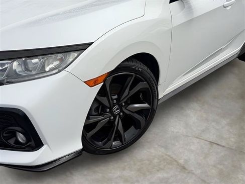 Used 2018 Honda Civic Sport image 6