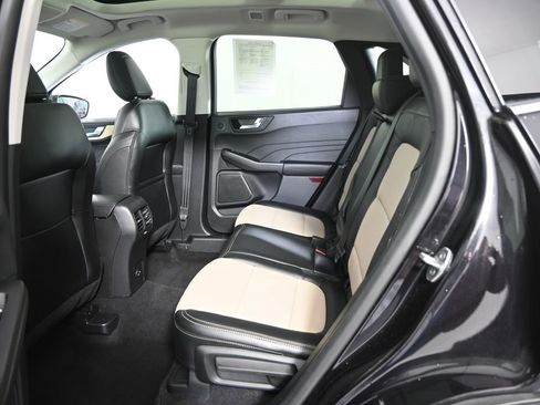 Used 2021 Ford Escape Titanium w/ Titanium Elite Package image 18