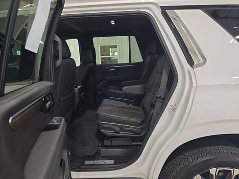 Used 2025 Chevrolet Tahoe High Country AWD/4WD image 24