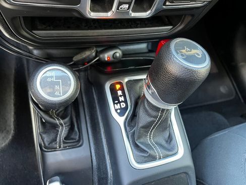 Used 2020 Jeep Wrangler Unlimited Sahara w/ Uconnect 4C Nav & Sound Group AWD/4WD image 35