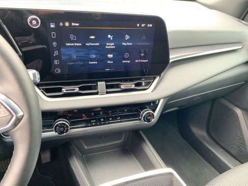 Used 2025 Chevrolet Equinox LT image 17