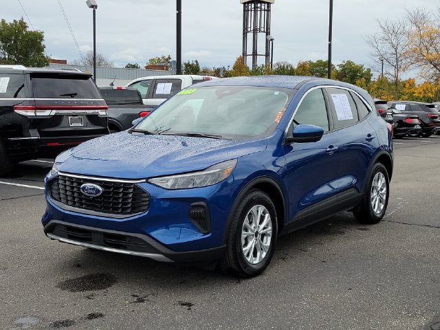 Used 2023 Ford Escape Active w/ Tech Pack #2 FWD image 2