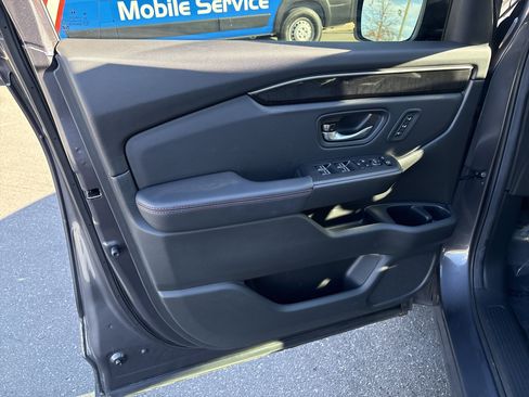 Used 2025 Honda Pilot Black Edition image 15