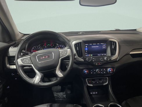 Used 2024 GMC Terrain SLT image 17