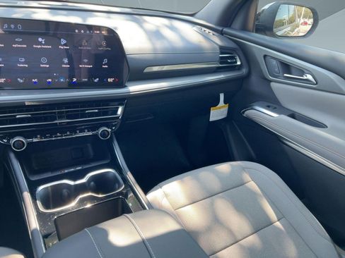 New 2026 Chevrolet Traverse LT w/ Driver Confidence Package FWD image 21