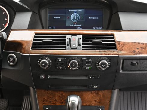 Used 2007 BMW 550i Sedan image 19