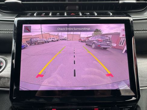 Used 2025 Jeep Grand Cherokee Limited AWD/4WD image 21