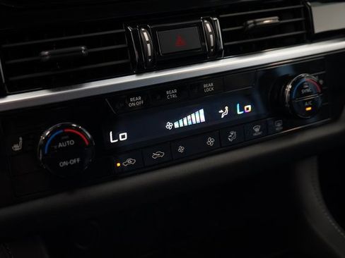 Used 2024 Nissan Pathfinder SV image 25