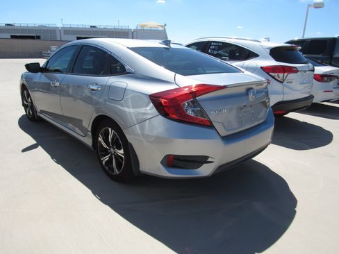 Used 2017 Honda Civic Touring image 4