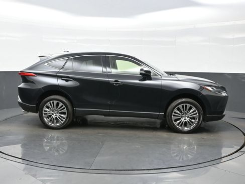 Used 2022 Toyota Venza XLE AWD/4WD image 7