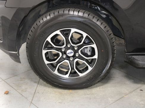 Used 2024 Ford Expedition Max XLT image 19