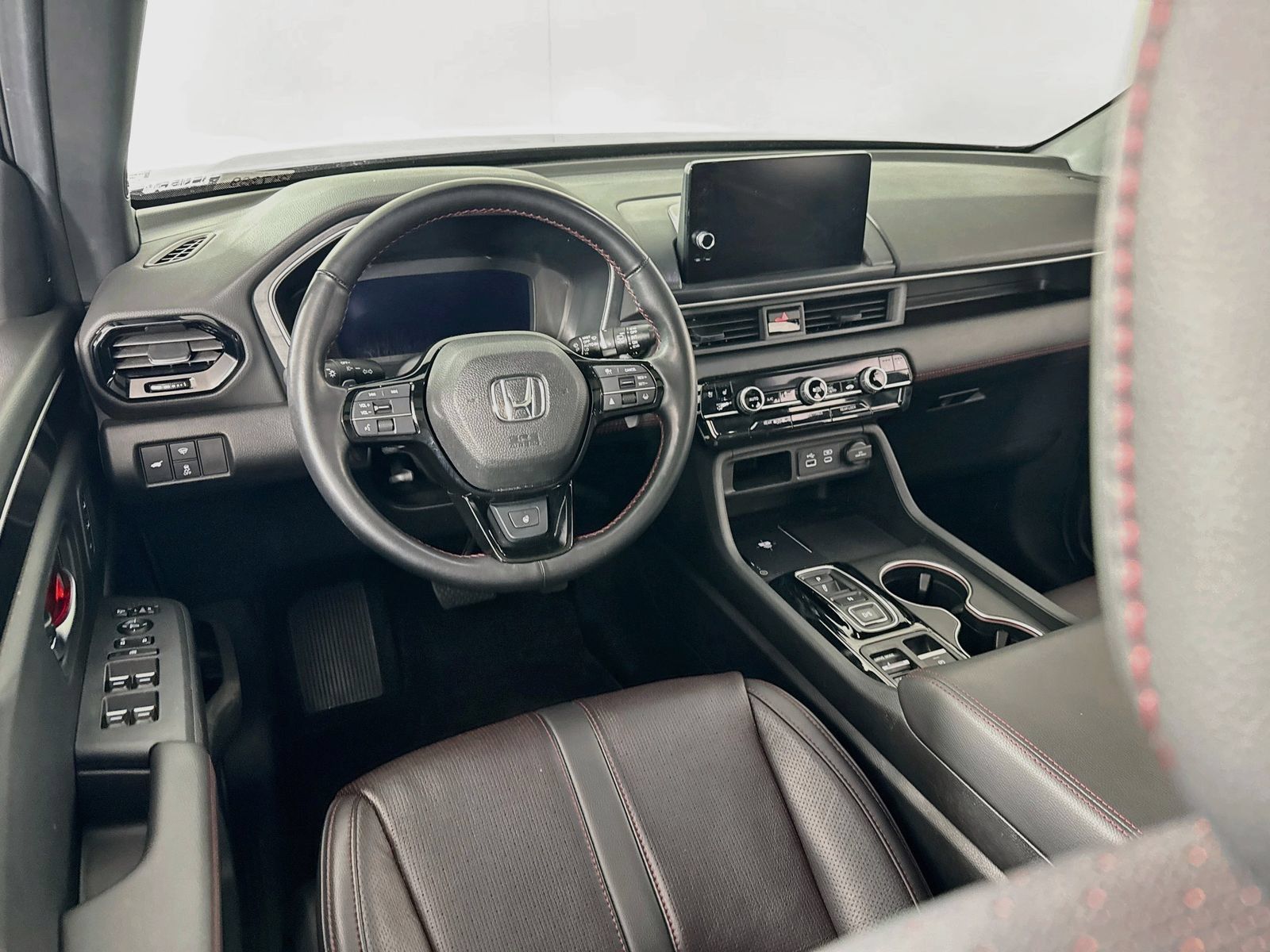 Used 2025 Honda Pilot Black Edition image 19