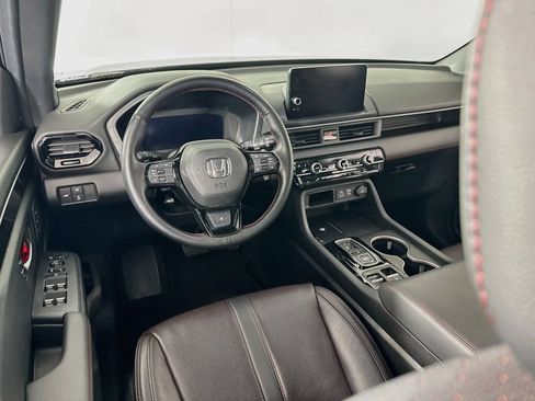 Used 2025 Honda Pilot Black Edition image 19