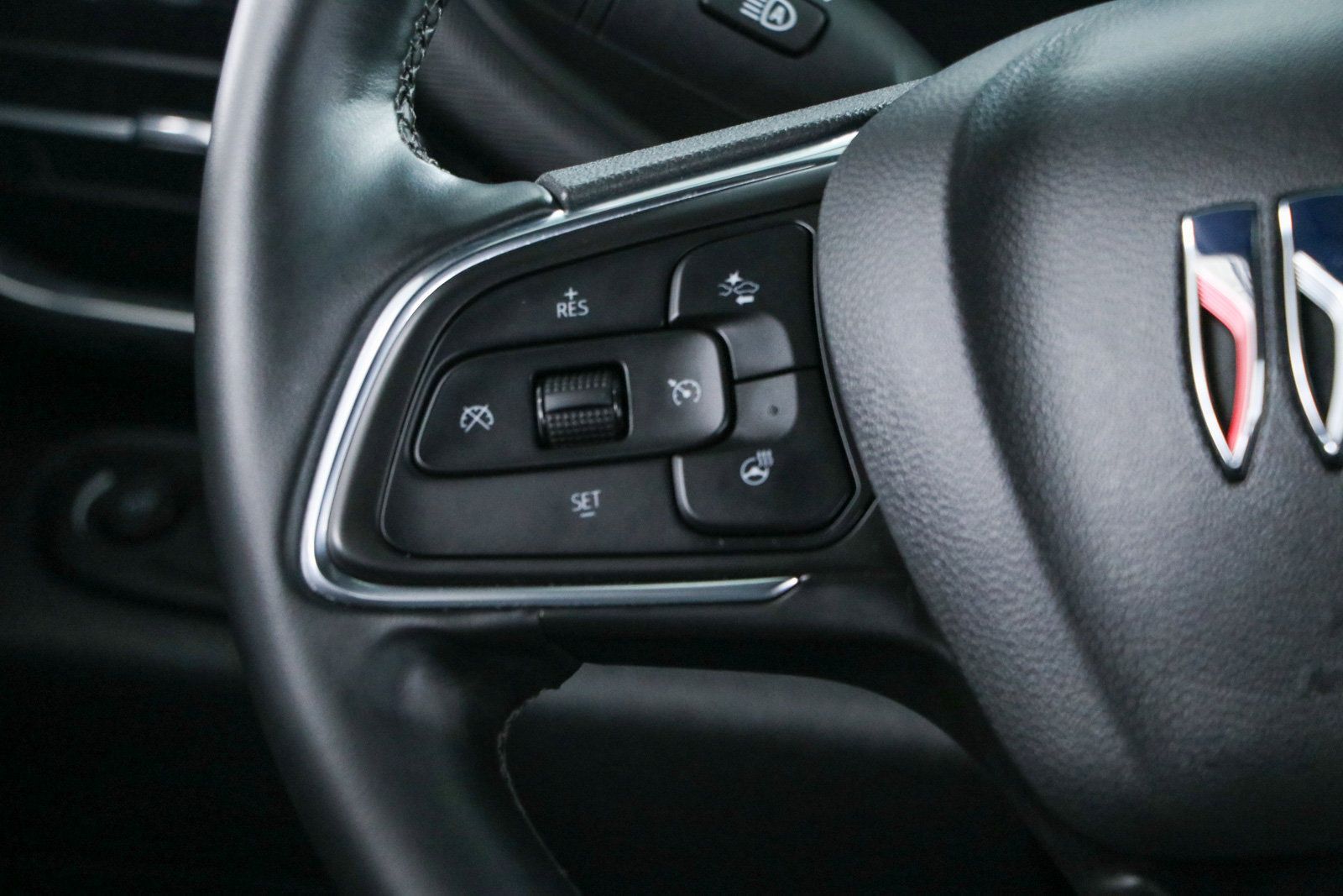Used 2025 Buick Envista Sport Touring w/ Convenience I Package FWD image 13