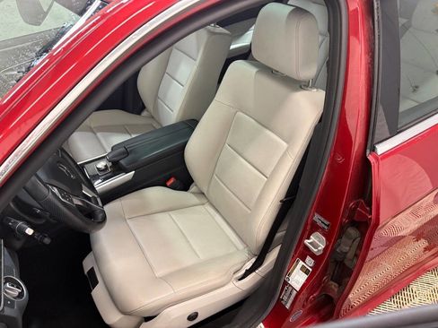 Used 2014 Mercedes-Benz E 350 4MATIC Sedan image 29