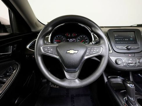 Used 2018 Chevrolet Malibu LT image 20