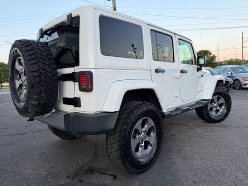 Used 2017 Jeep Wrangler Unlimited Sahara w/ Connectivity Group AWD/4WD image 14