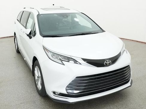 New 2026 Toyota Sienna Limited FWD image 14