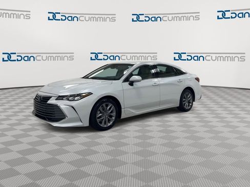 Used 2020 Toyota Avalon XLE w/ Carpet Mat Package image 4