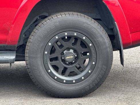 Used 2021 Toyota 4Runner TRD Off-Road Premium w/ Moonroof Package AWD/4WD image 27