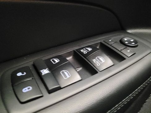 Used 2018 Jeep Grand Cherokee Limited image 27