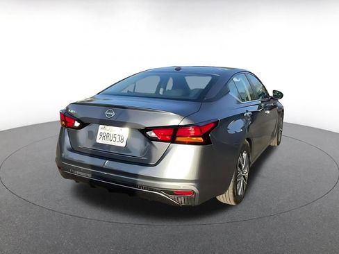 Used 2025 Nissan Altima 2.5 SV image 14