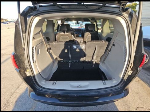Used 2021 Chrysler Voyager Lxi image 15