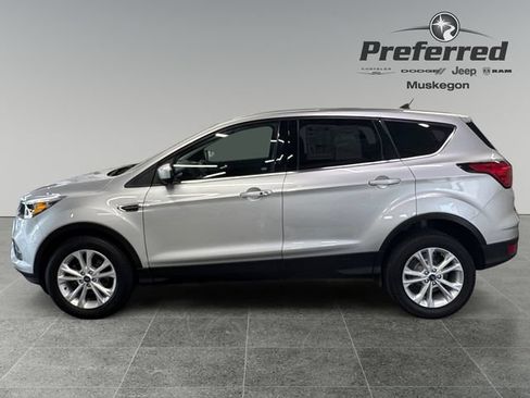 Used 2019 Ford Escape SE FWD image 9